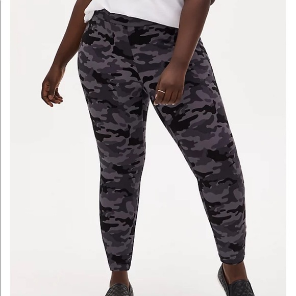 Torrid Grey Camo studio slim fix Ponte Pants - Picture 1 of 6